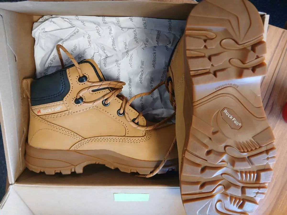 Boots brand new in box - Image 2