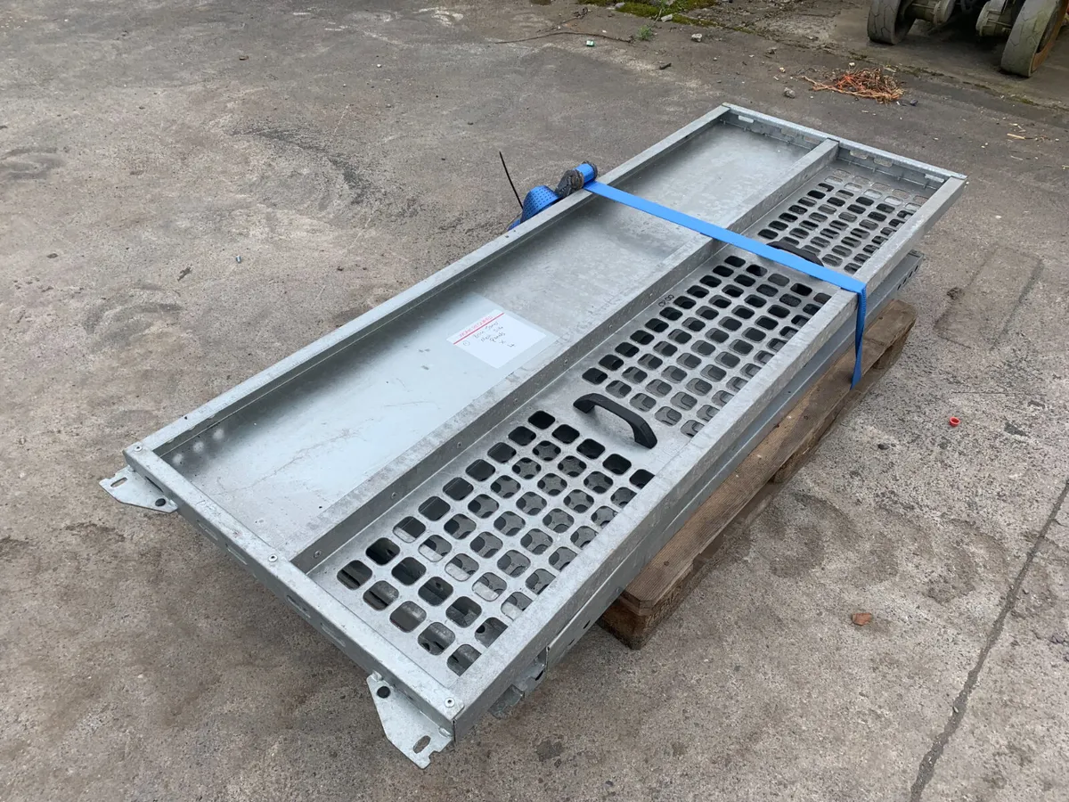 UNRESERVED BRIAN JAMES TRAILER PARTS FOR AUCTION - Image 3