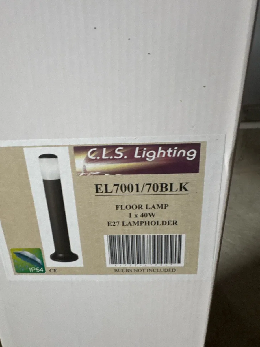 Outside driveway lamps - Image 1