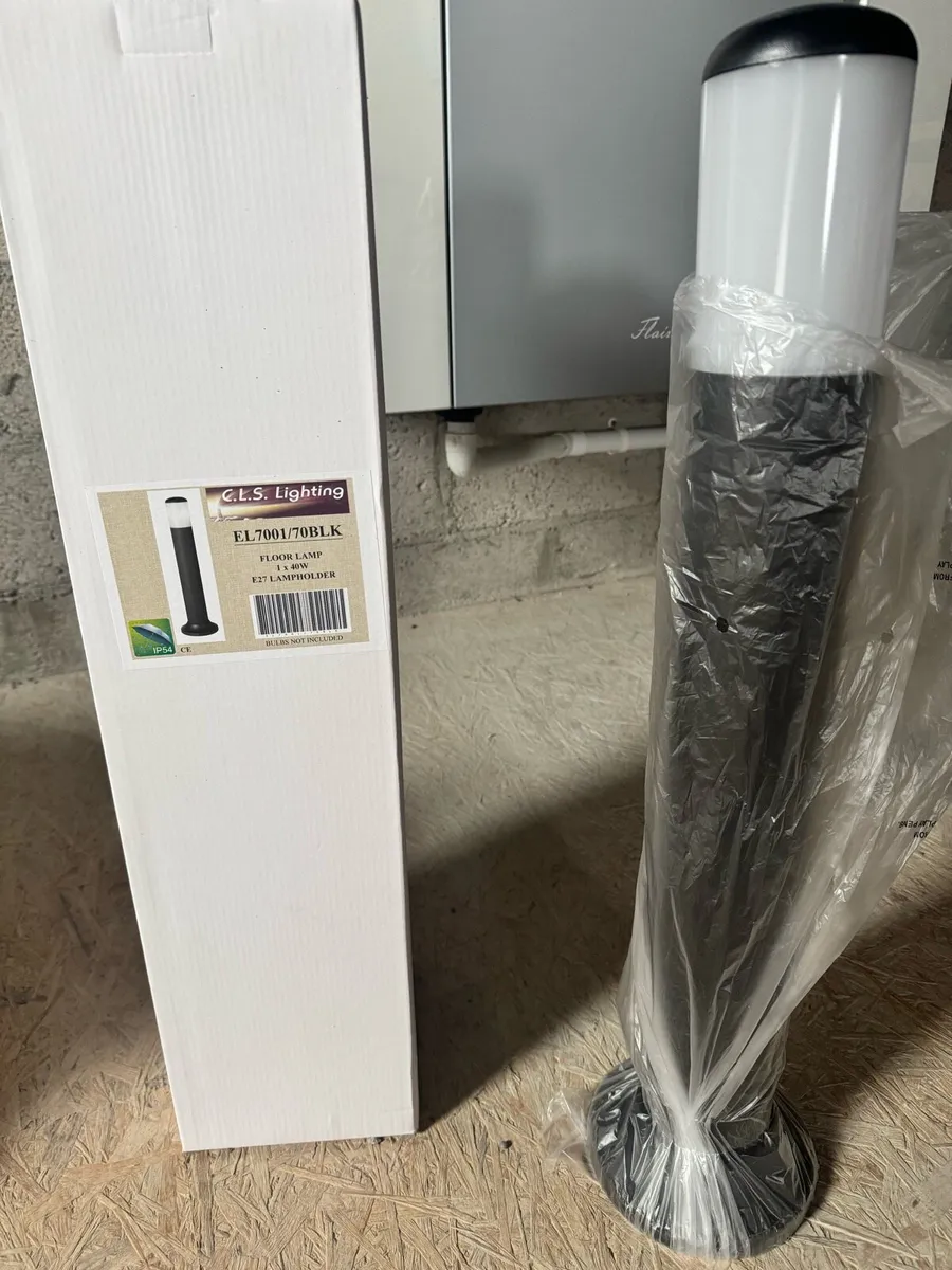 Outside driveway lamps - Image 2