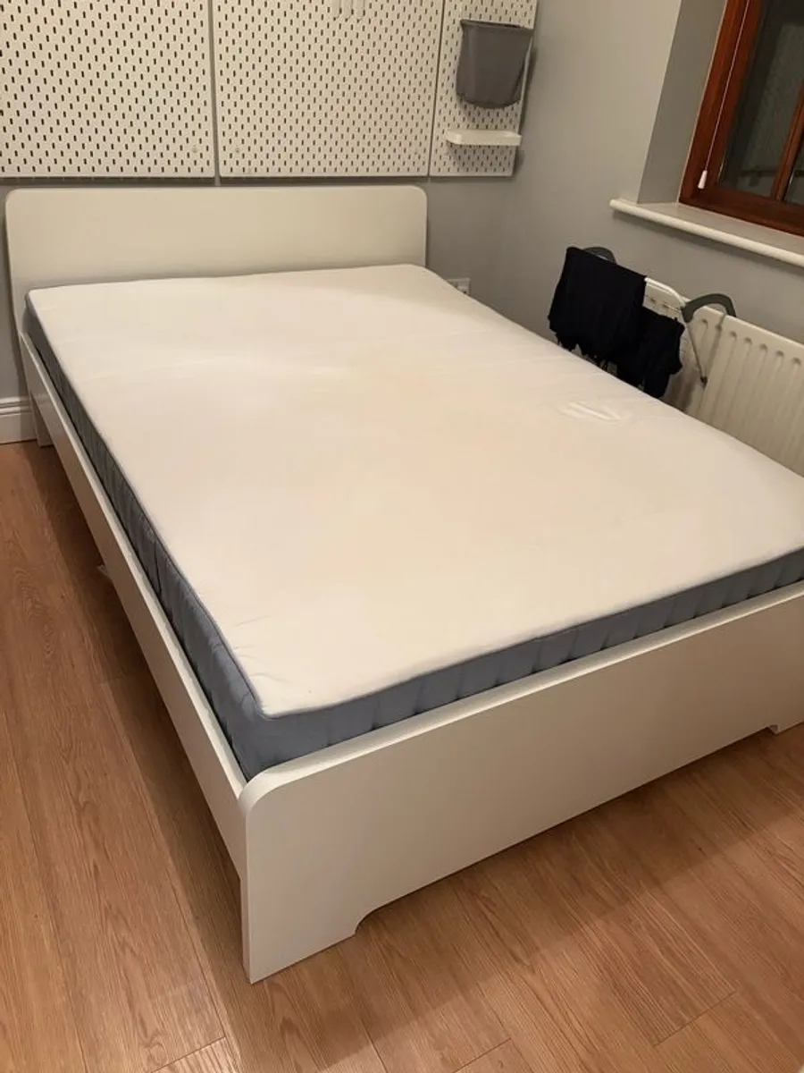 bed and mattress - Image 3