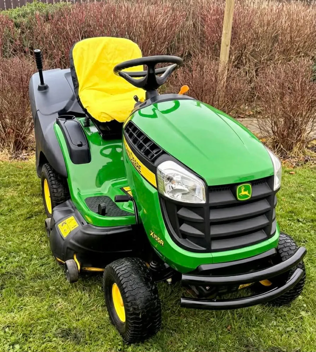 John Deere Ride on lawnmower - Image 2