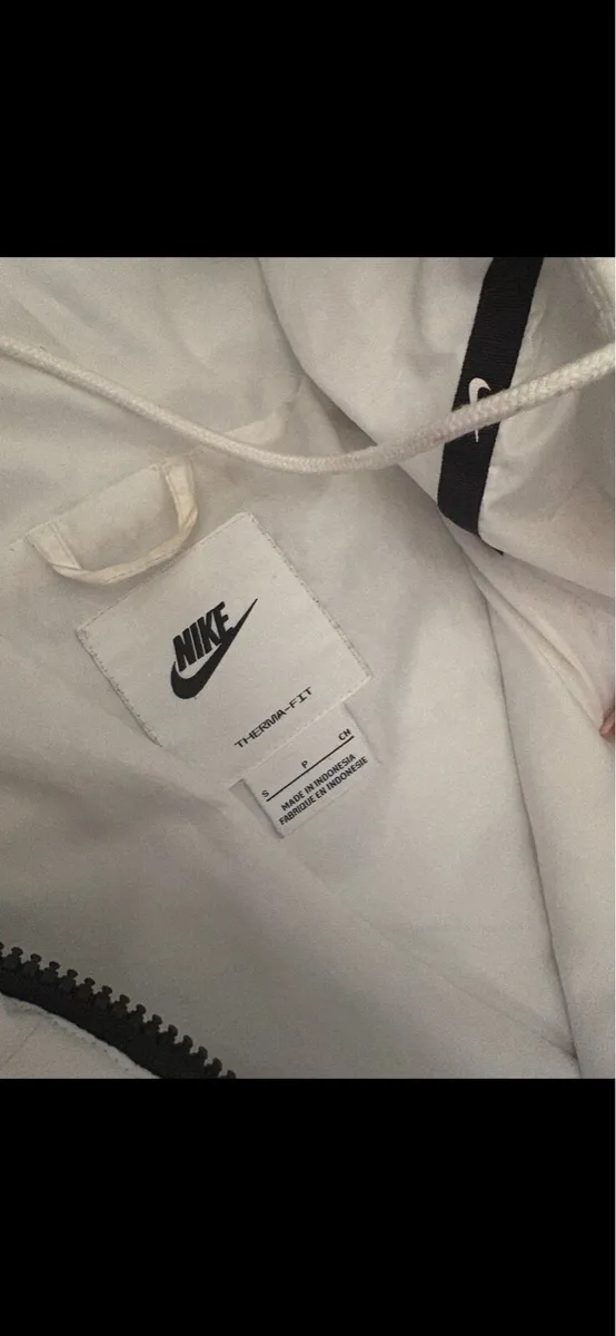 Nike jacket - Image 2