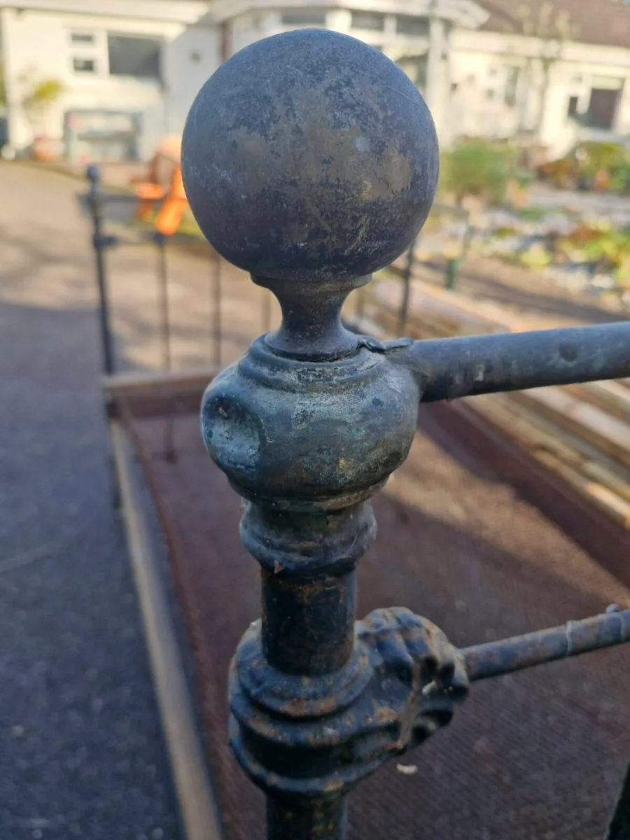Old Iron Bed - Image 2