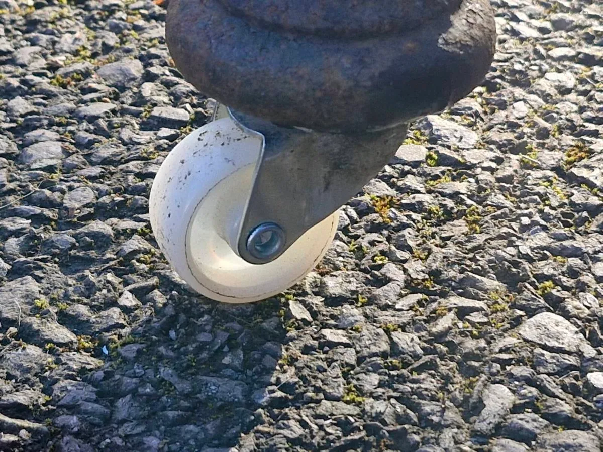 Old Iron Bed - Image 3