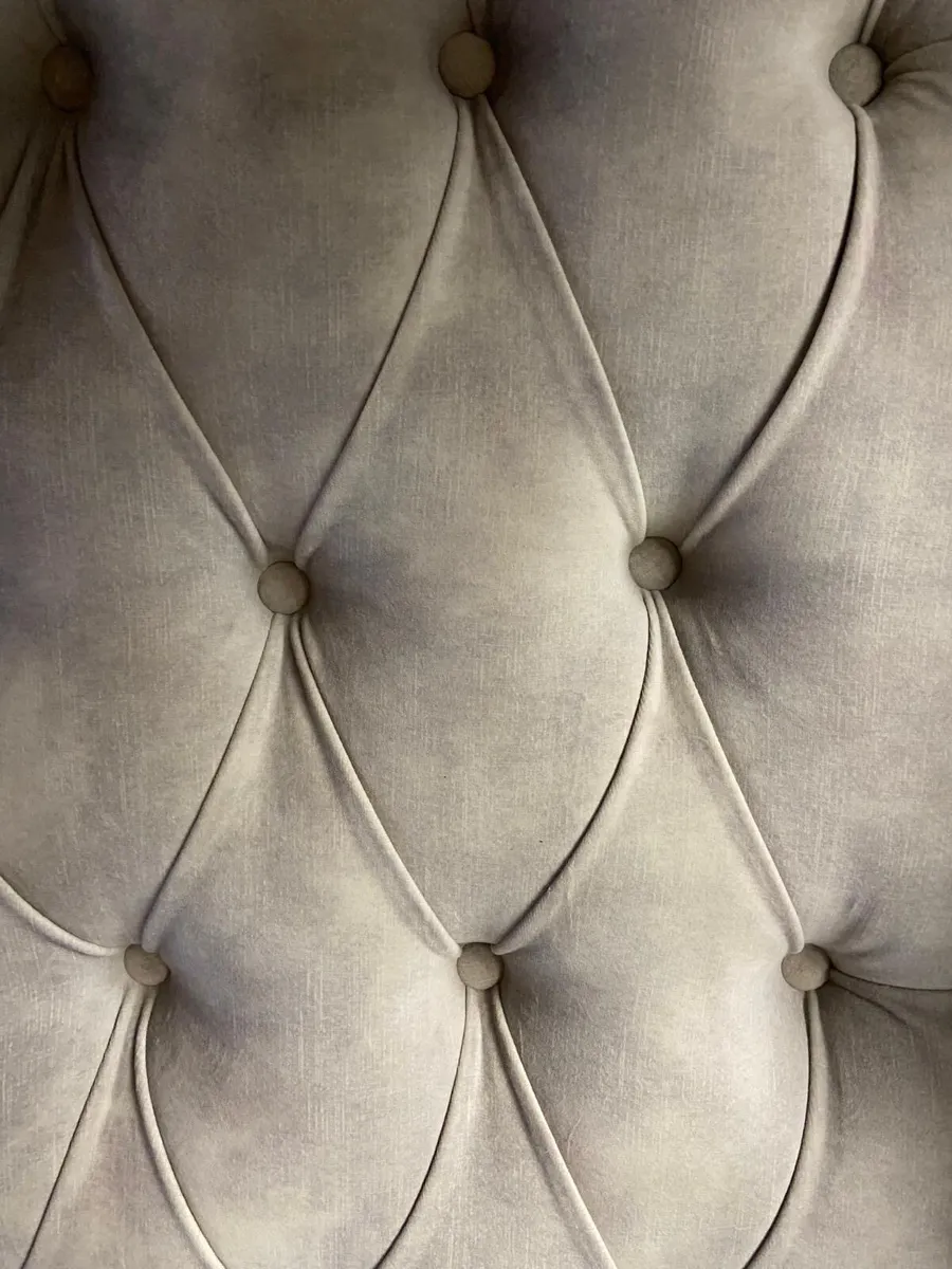 King Size Headboard - luxury, excellent condition - Image 3