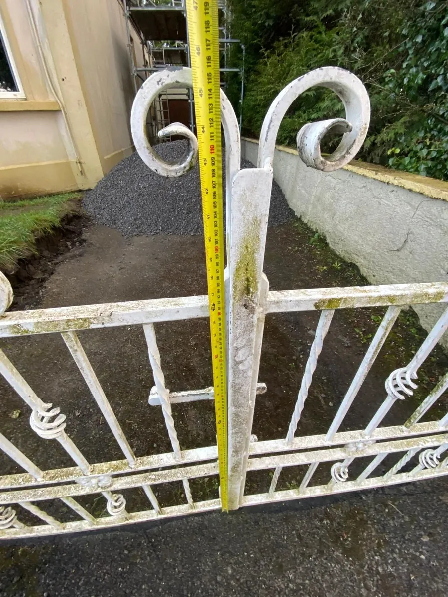 Pair of 1940s Ornate Mild Steel Driveway Gates - Image 4