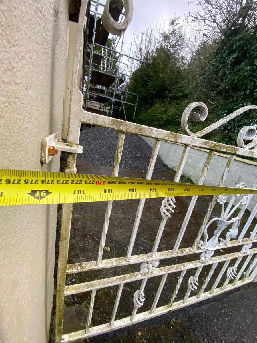 Pair of 1940s Ornate Mild Steel Driveway Gates - Image 3
