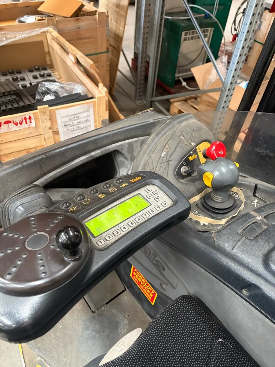 Yale reach truck - Image 4