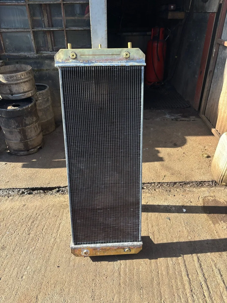 220 hitachi  radiator - Image 1