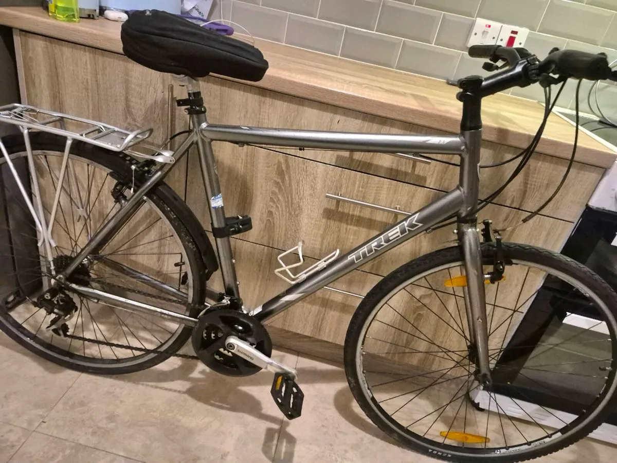 ADULTS TREK BICYCLE FX SERIES 7.1 LARGE FRAME IN G - Image 3