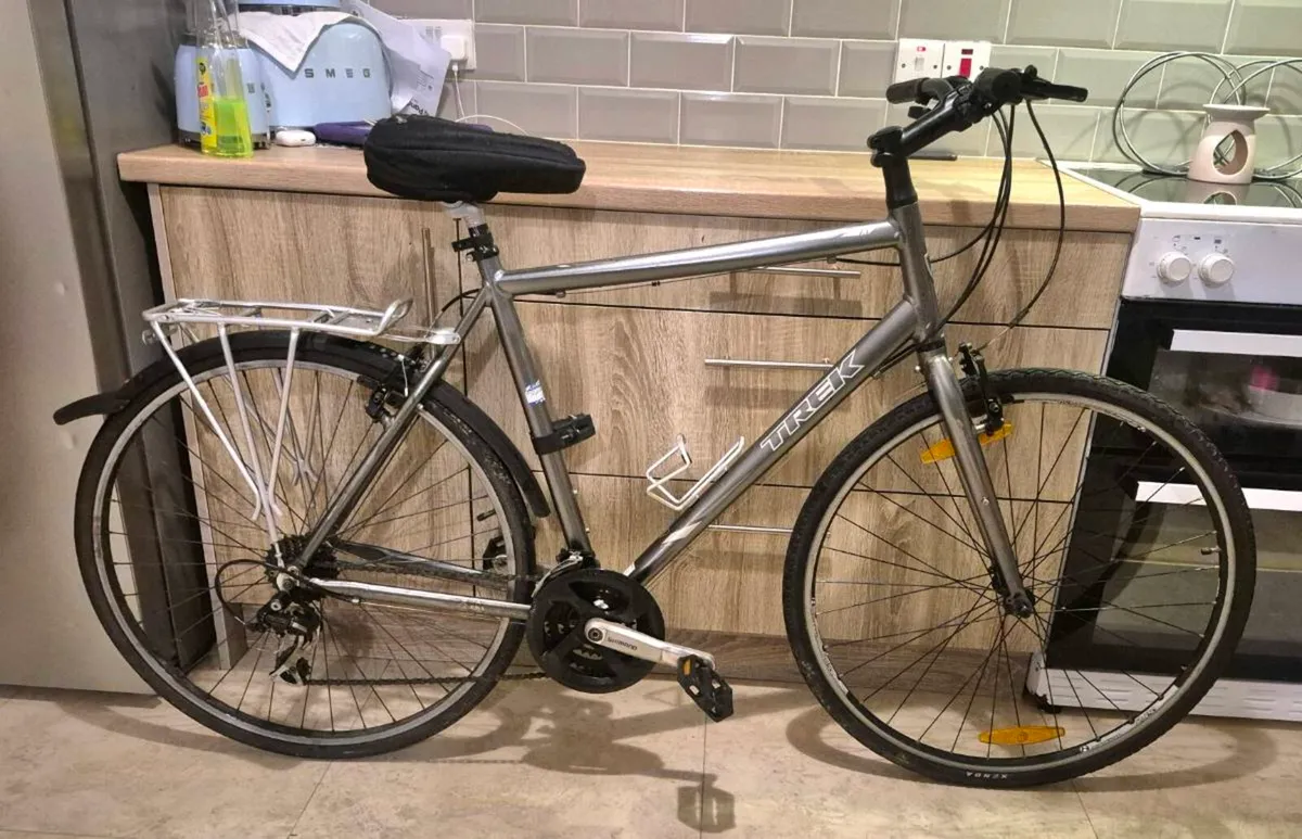 ADULTS TREK BICYCLE FX SERIES 7.1 LARGE FRAME IN G - Image 4