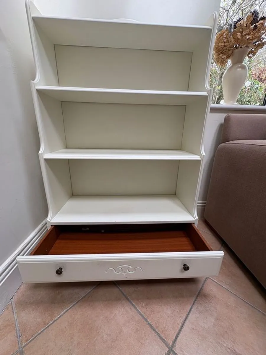 Bookshelf - perfect for a child's bedroom - Image 2