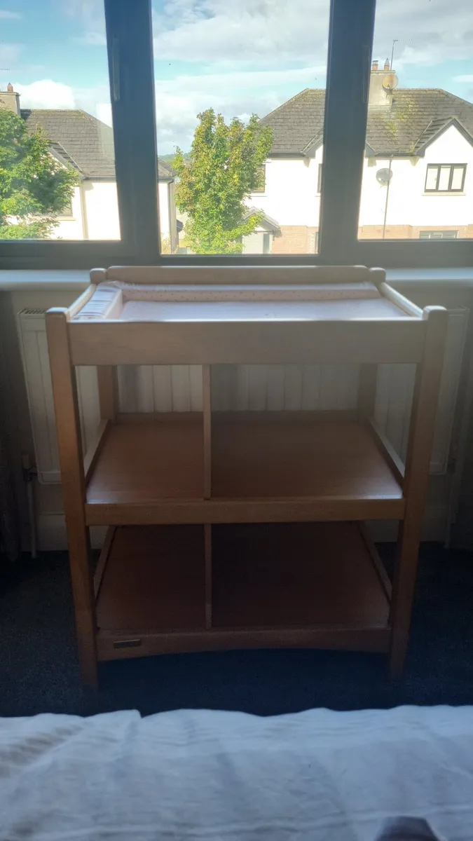 Baby changing table - Image 2