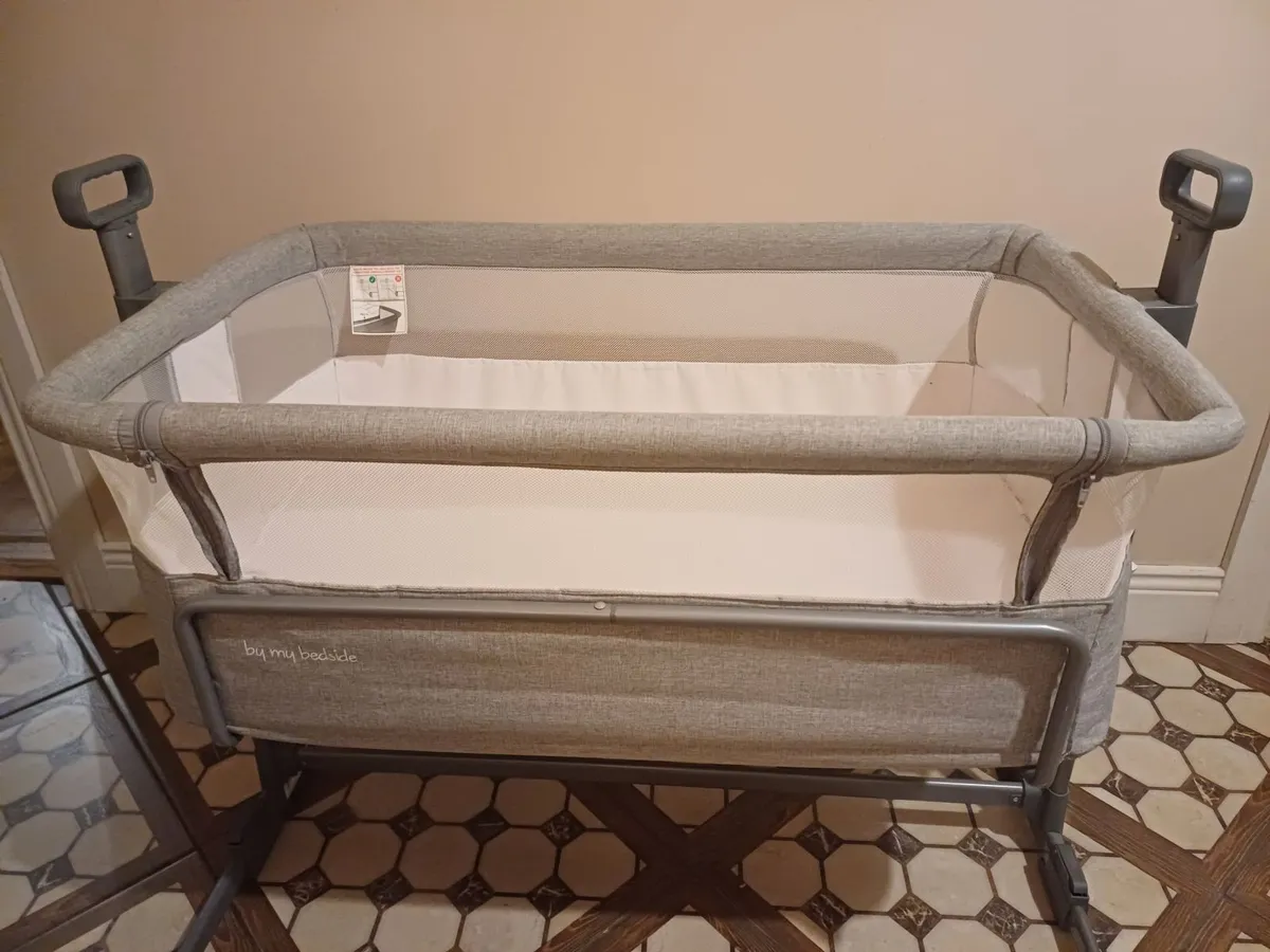 Baby Bedside Crib - Image 1