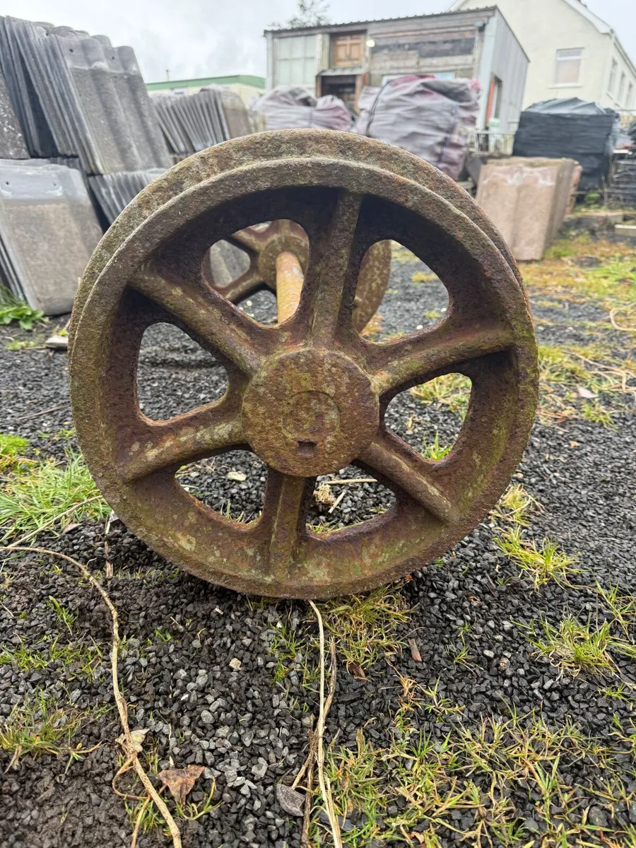 Four old heavy rusty wheels on two axels. - Image 4