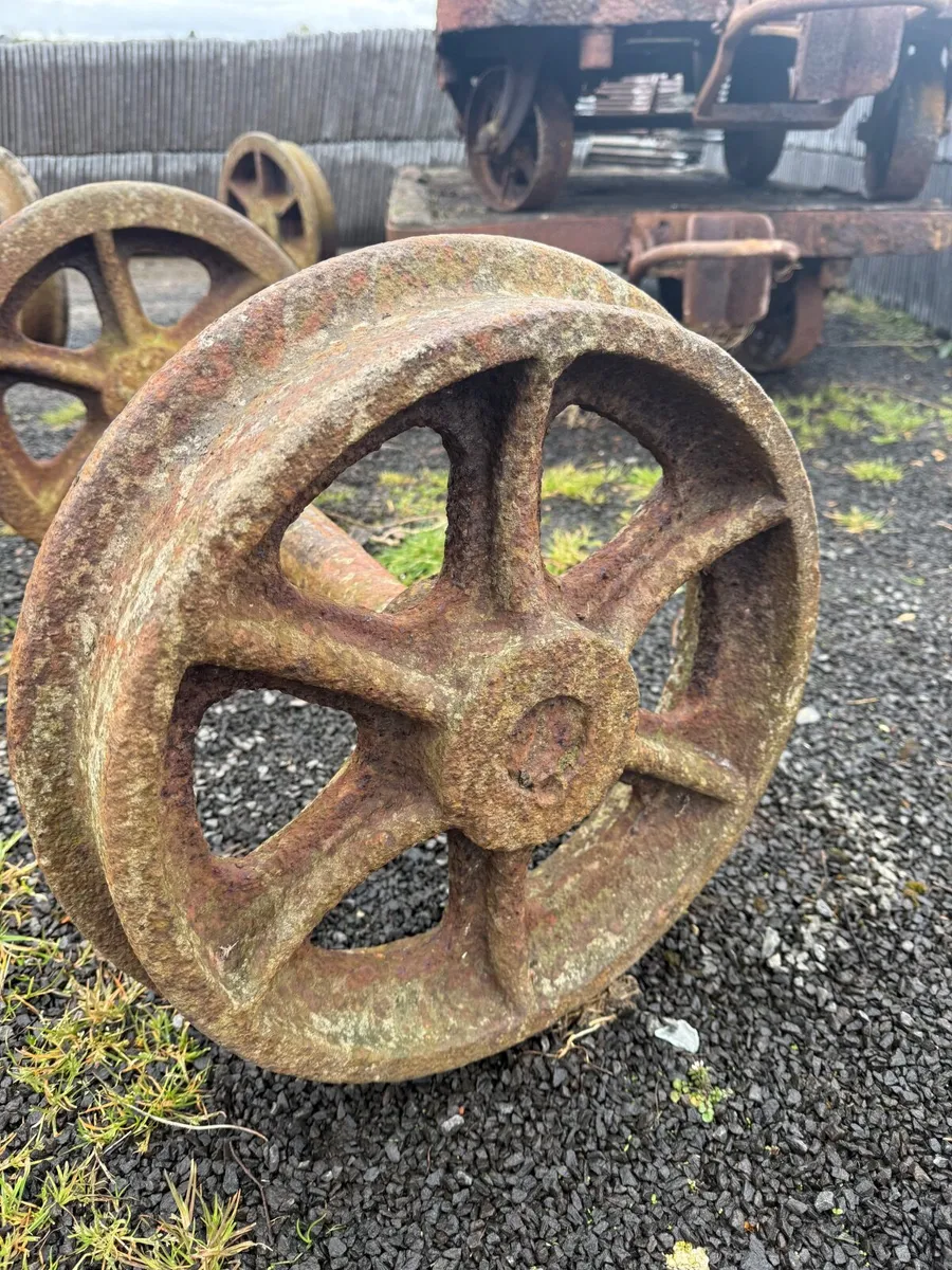 Four old heavy rusty wheels on two axels. - Image 1
