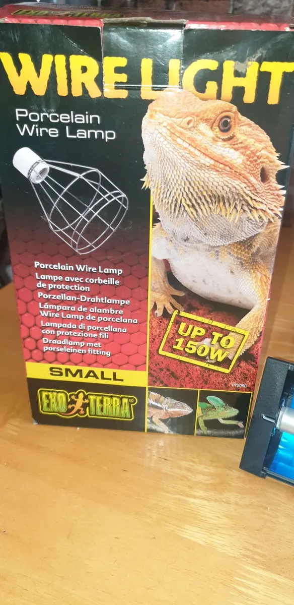 Reptile heat lamp with cage, and t5 uvb - Image 1