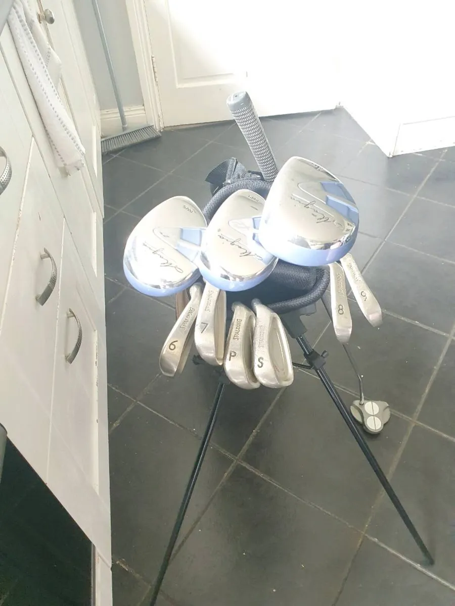 LADIES SET OF GOLF CLUBS - Image 2