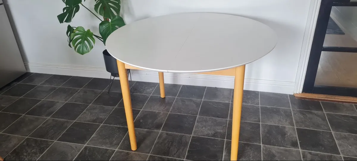 Dining table - Image 2