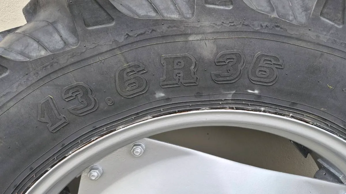 13.6 r36 wheels and tyres and suspension seat - Image 3