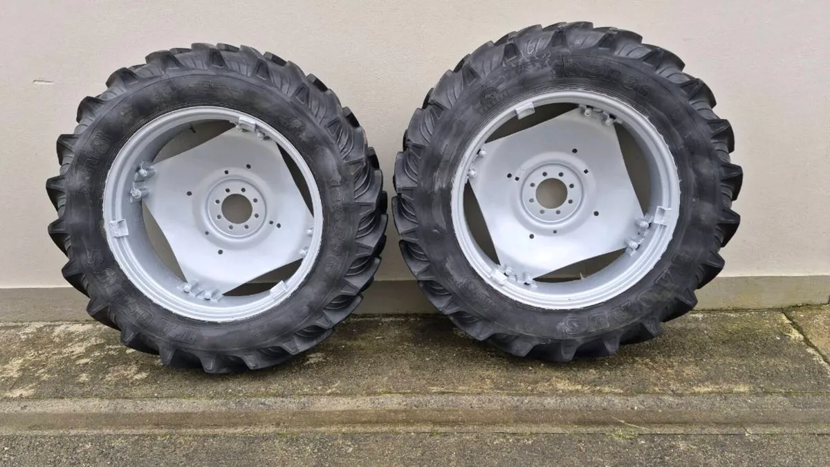 13.6 r36 wheels and tyres and suspension seat - Image 4