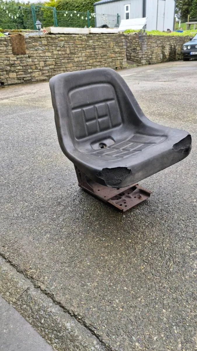 Suspension seat - Image 1