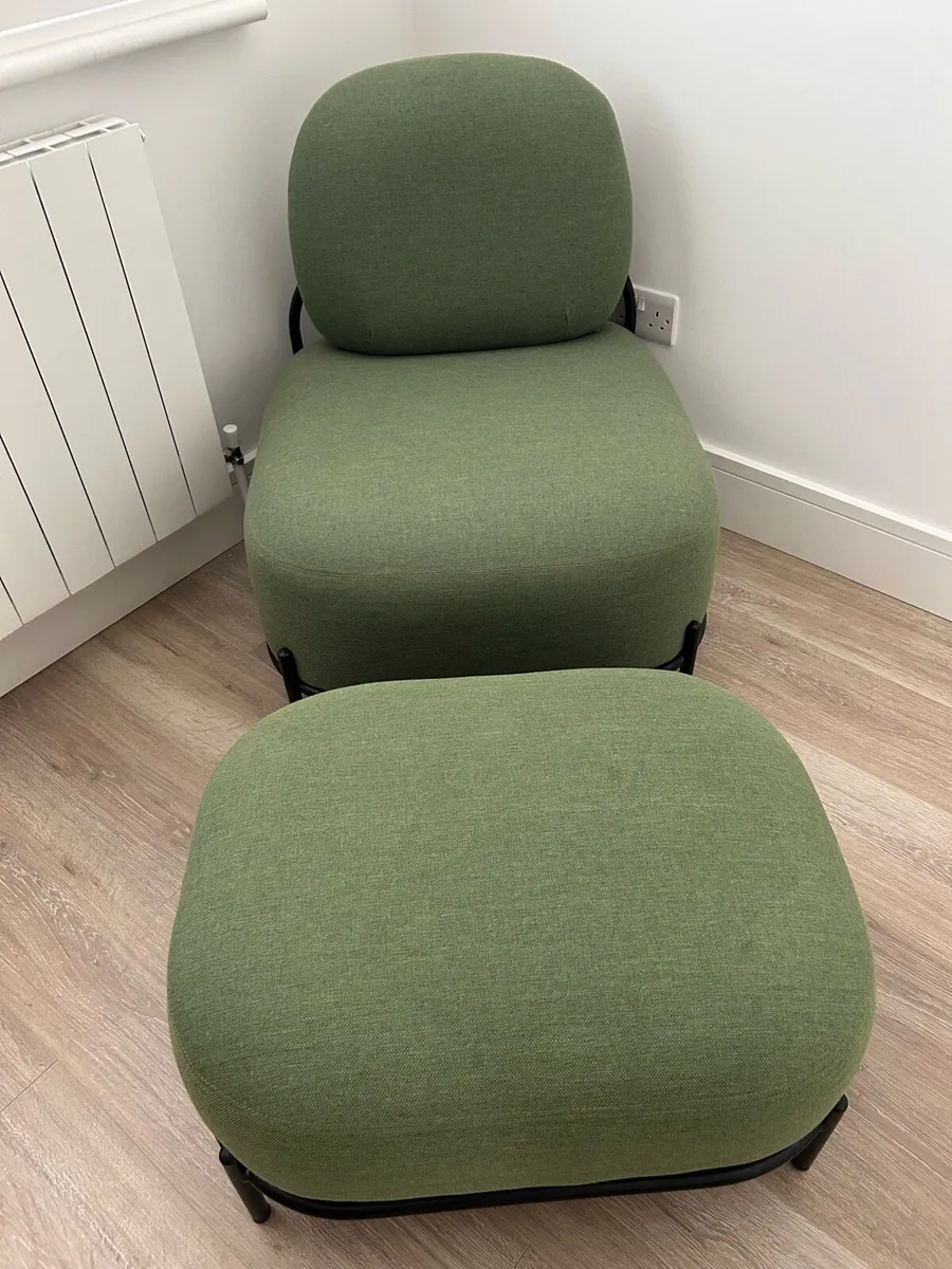 Arm chair with foot stool - Image 1