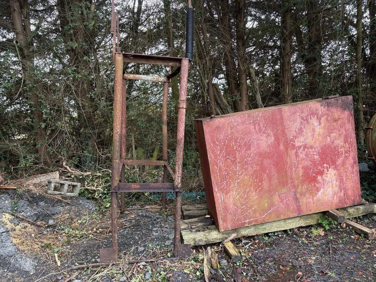 300 GALLON  SQUARE STEEL  DIESEL TANK-plus  STAND - Image 4