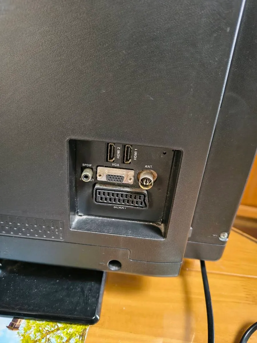 4 25" walker tvs - Image 2