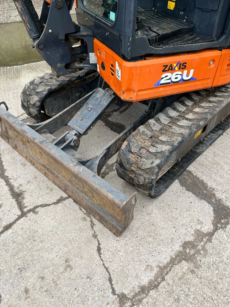 Hitachi 26u mini digger - Image 1