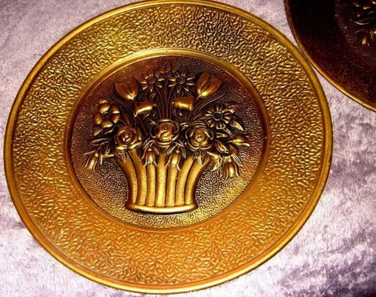 Pair Of Vintage Brass Decorative Plates - Image 4