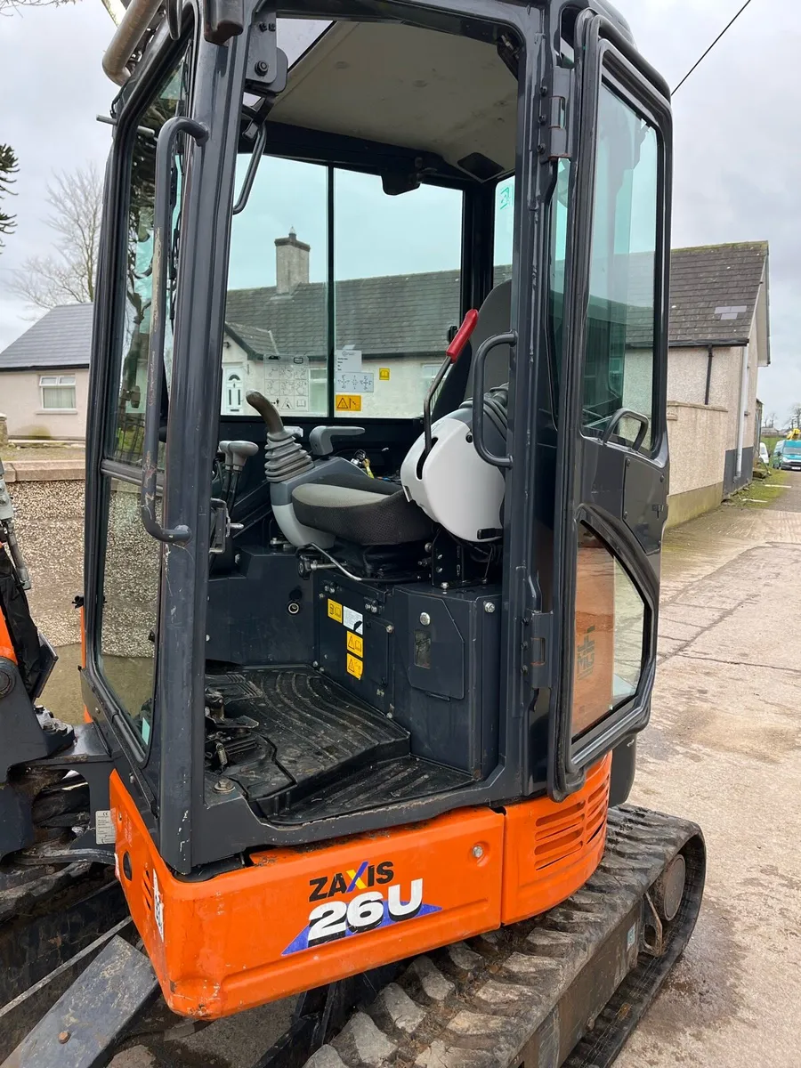 Hitachi 26u mini digger - Image 4
