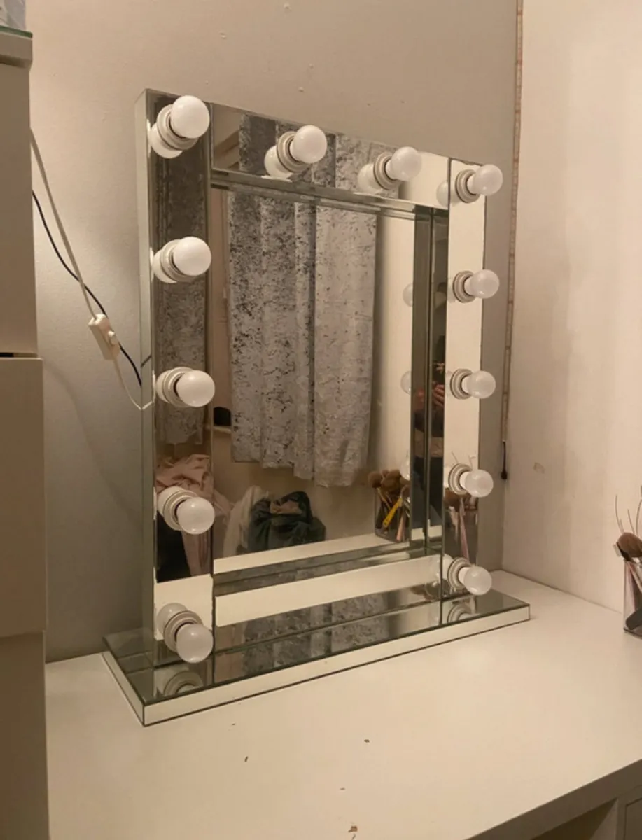 12 Led Bulb Stand Vanity Mirror - Image 2