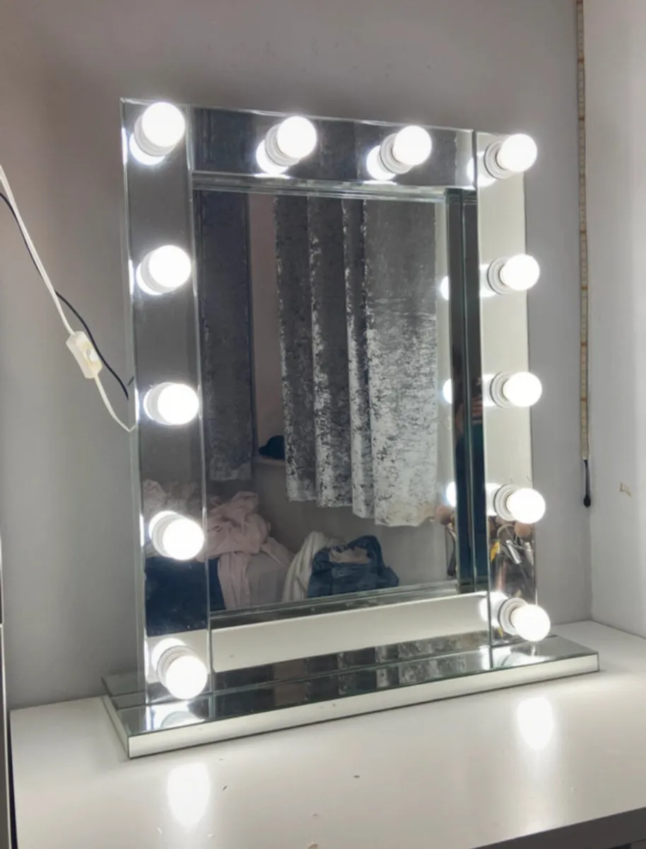12 Led Bulb Stand Vanity Mirror - Image 3