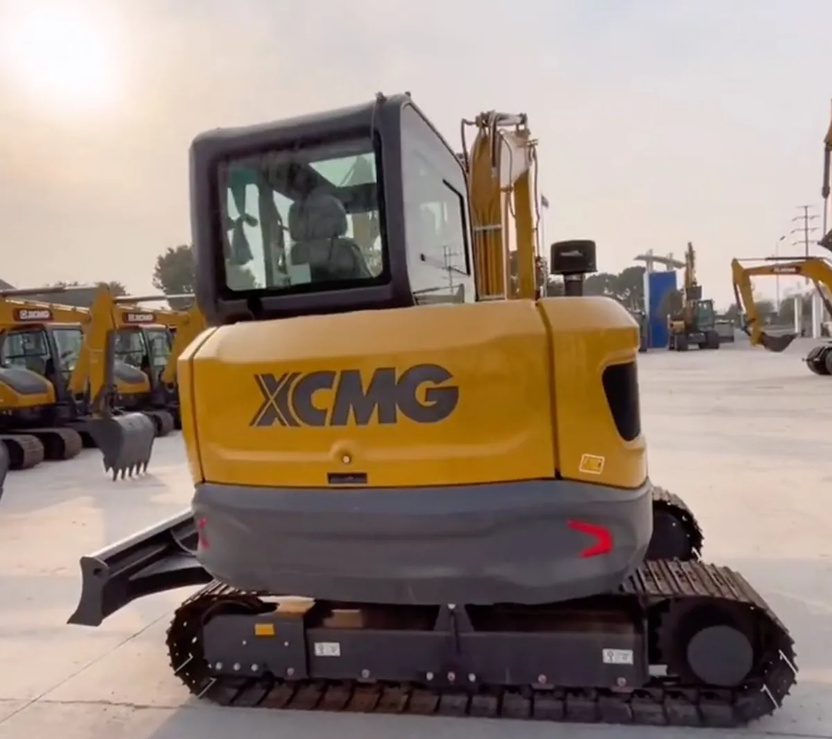 NEW 5 Ton  Digger XCMG  KUBOTA engine - Image 3