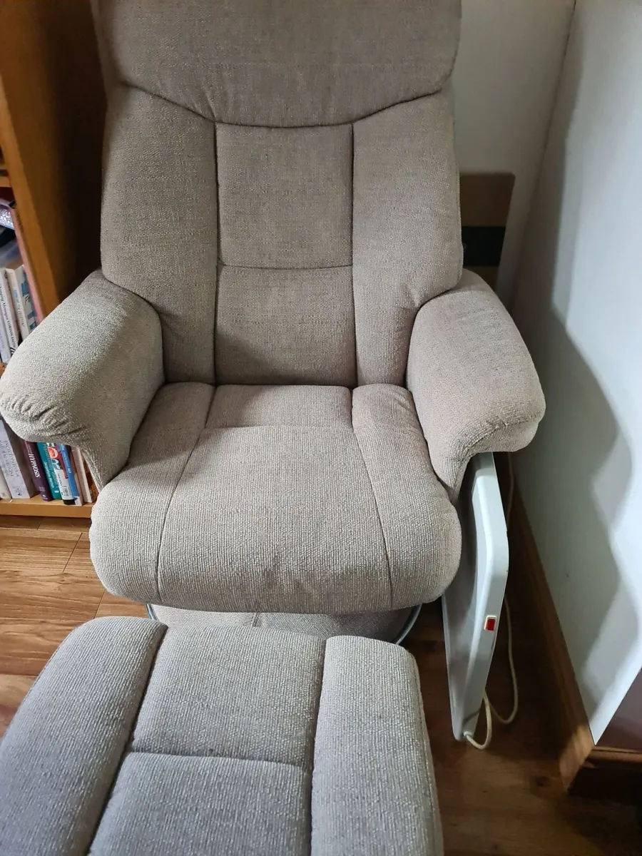 Recliner with footrest - Image 1