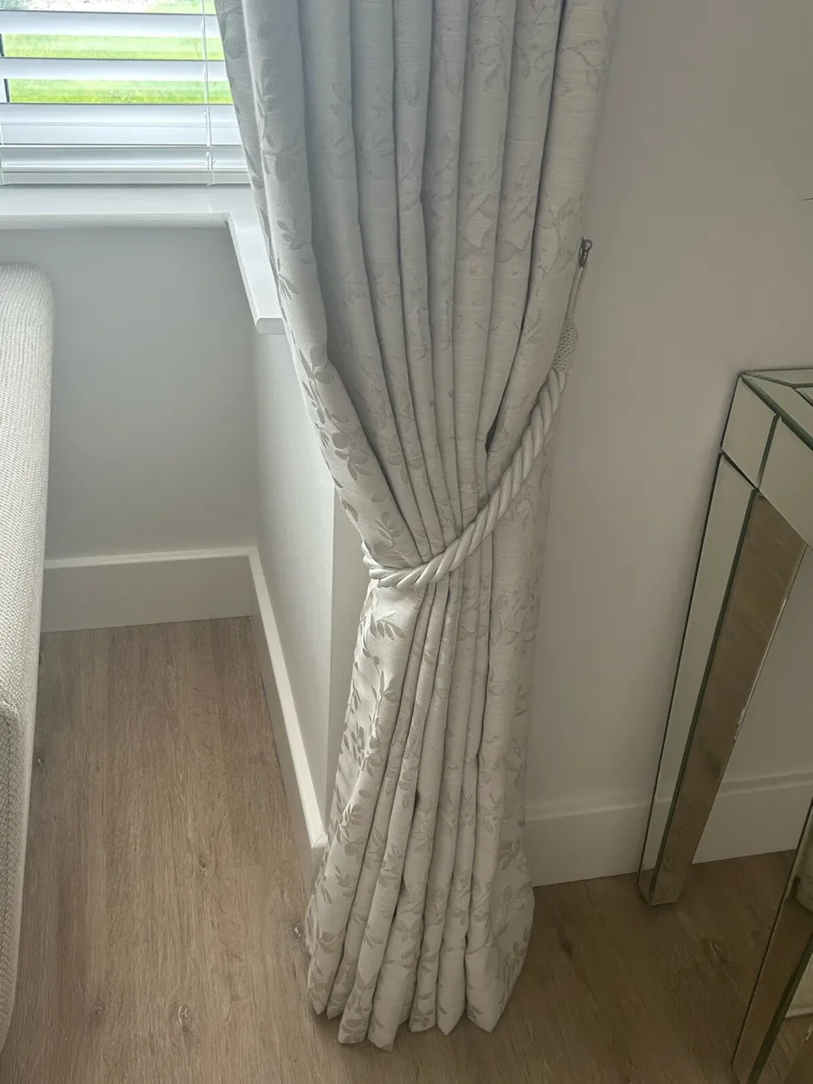 Curtains for sale - Image 2