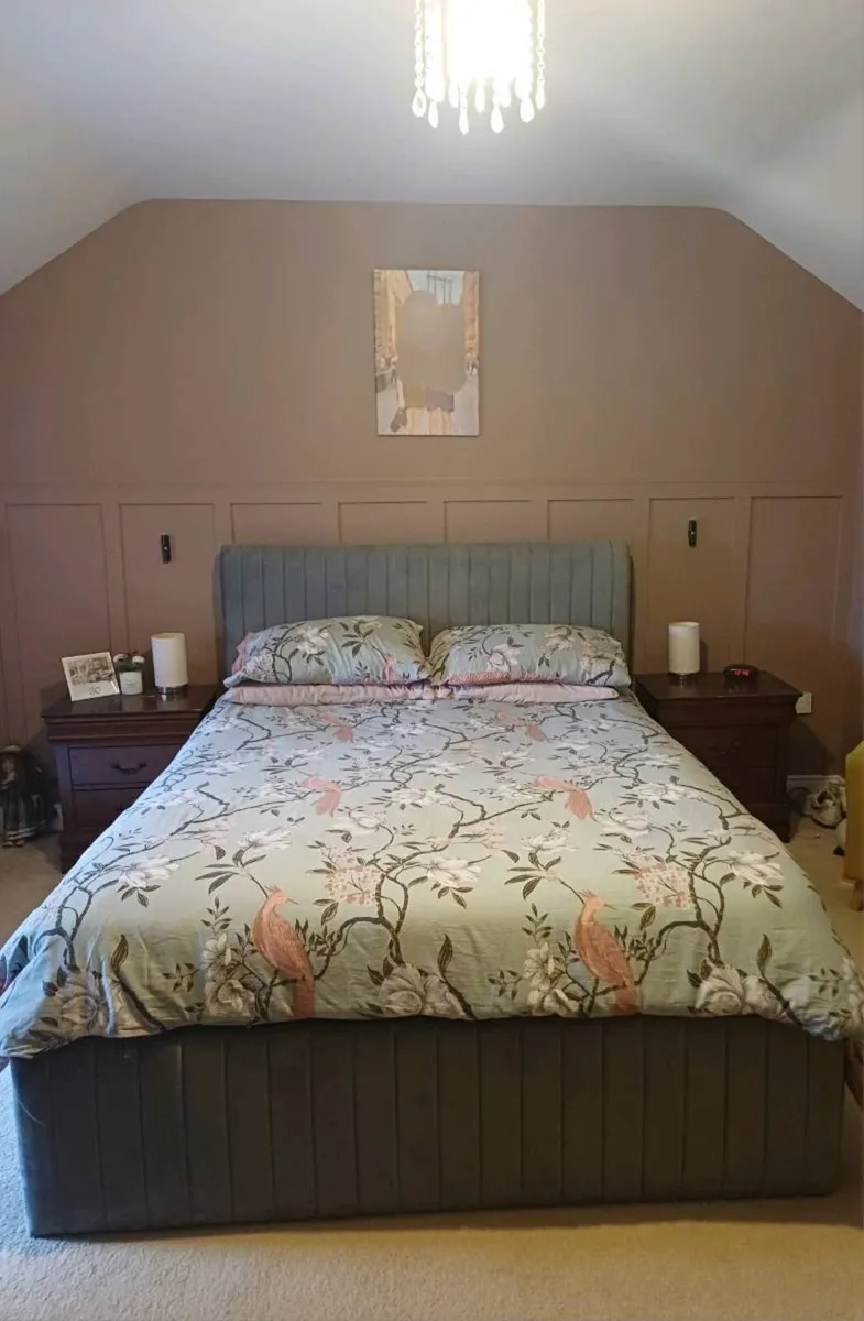 King size bed - Image 1