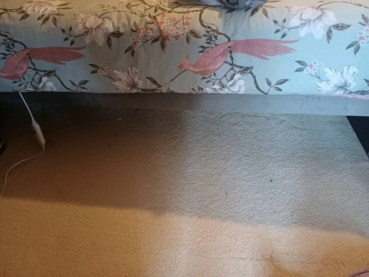 King size bed - Image 3