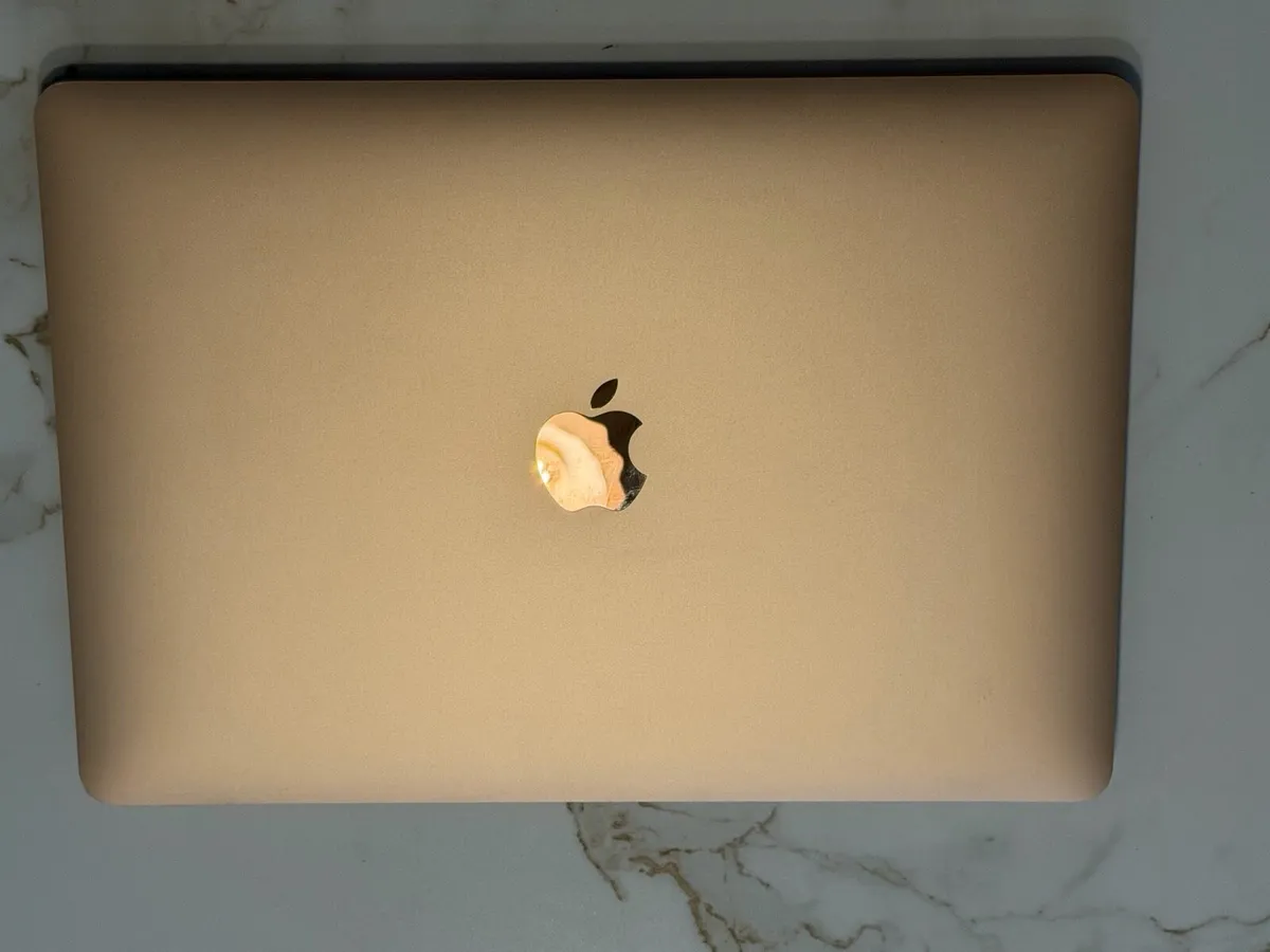 MacBook Air Intel Core i7 16GB 1TB - Image 1