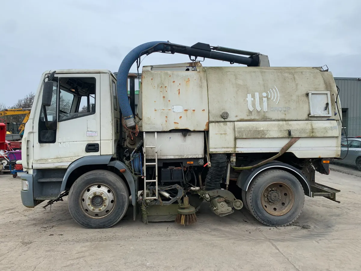 UNRESERVED 2006 DAF 140E18 JOHNSTON SWEEPER - Image 2