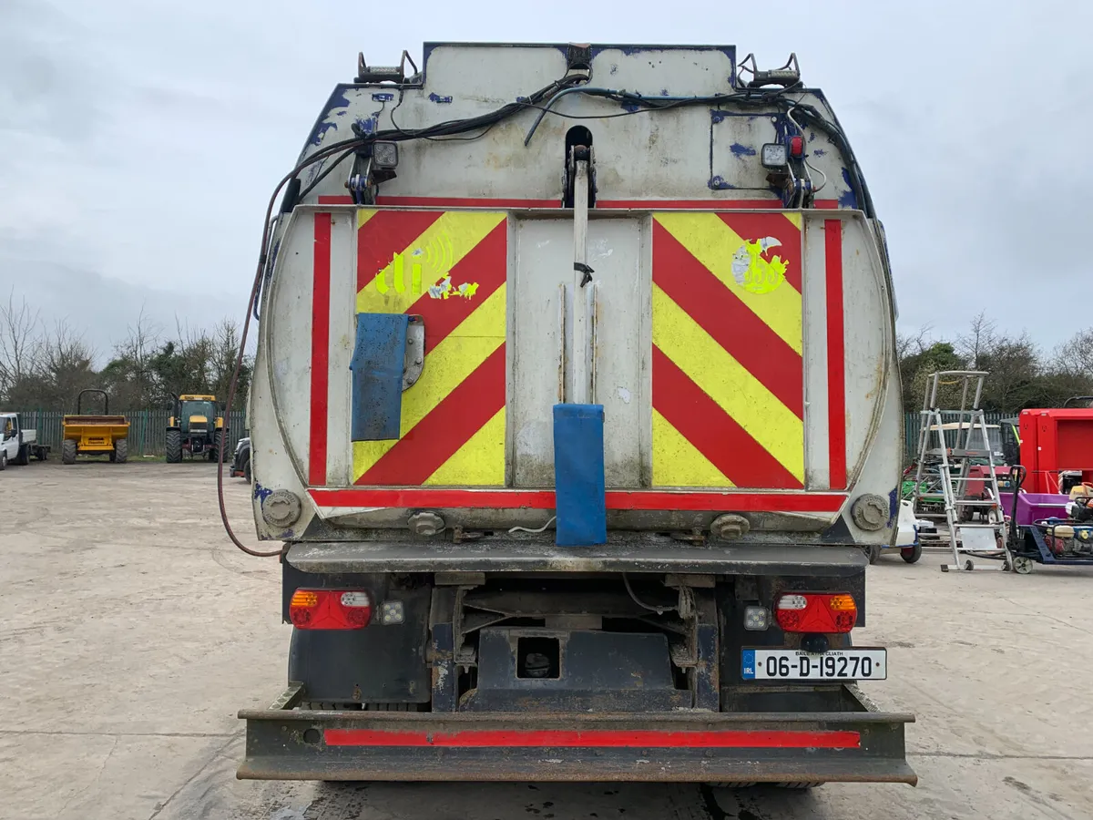 UNRESERVED 2006 DAF 140E18 JOHNSTON SWEEPER - Image 4