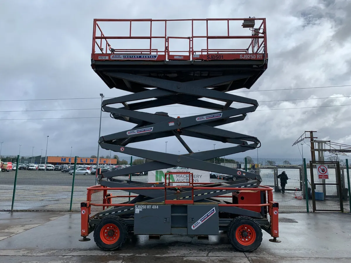 2018 SKYJACK SJ9250 50FT RT SCISSORS LIFT FOR AUCT - Image 1