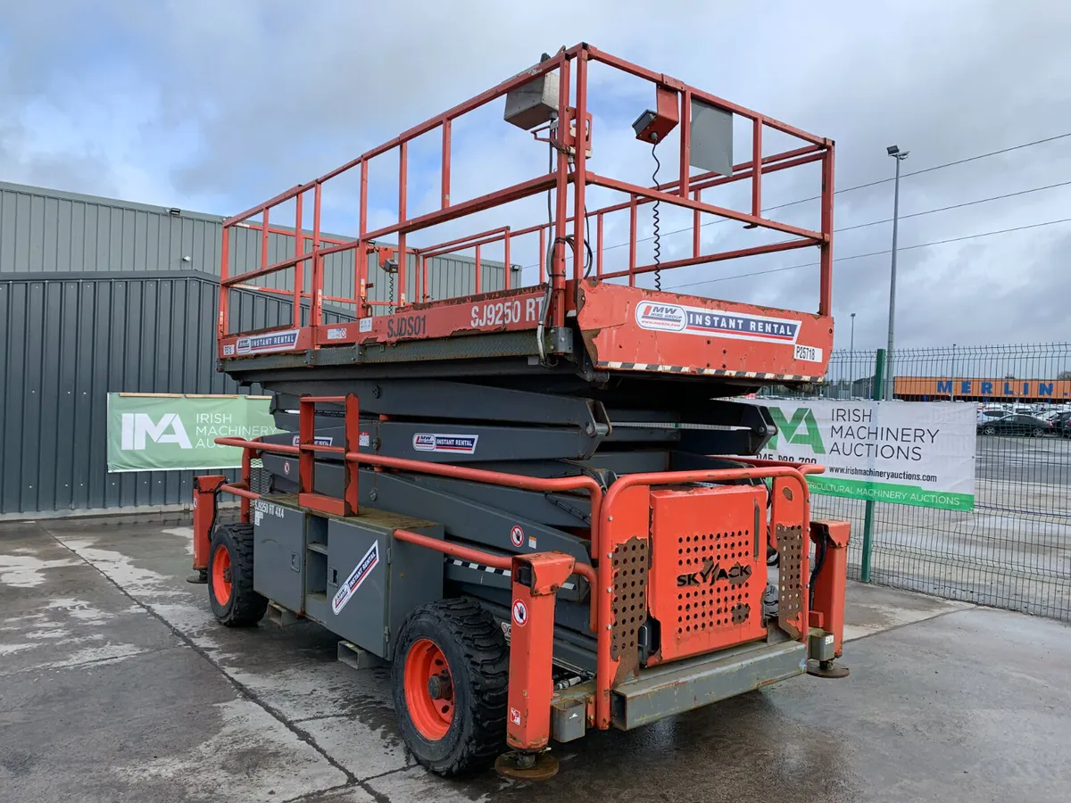 2018 SKYJACK SJ9250 50FT RT SCISSORS LIFT FOR AUCT - Image 2
