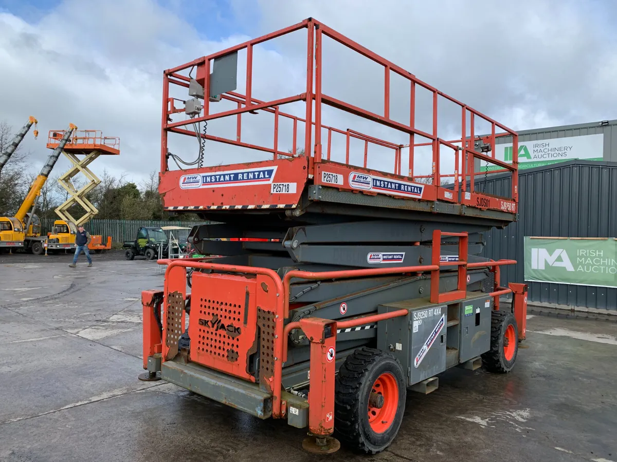 2018 SKYJACK SJ9250 50FT RT SCISSORS LIFT FOR AUCT - Image 4