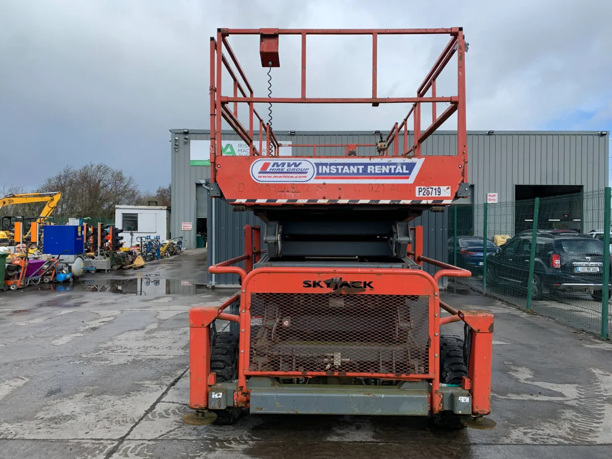 2018 SKYJACK SJ9250 RT DIESEL SCISSORS LIFT - Image 3