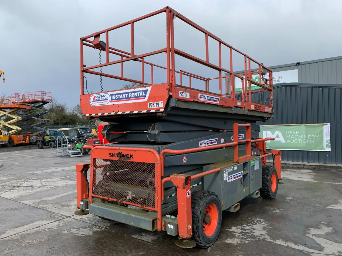 2018 SKYJACK SJ9250 RT DIESEL SCISSORS LIFT - Image 4