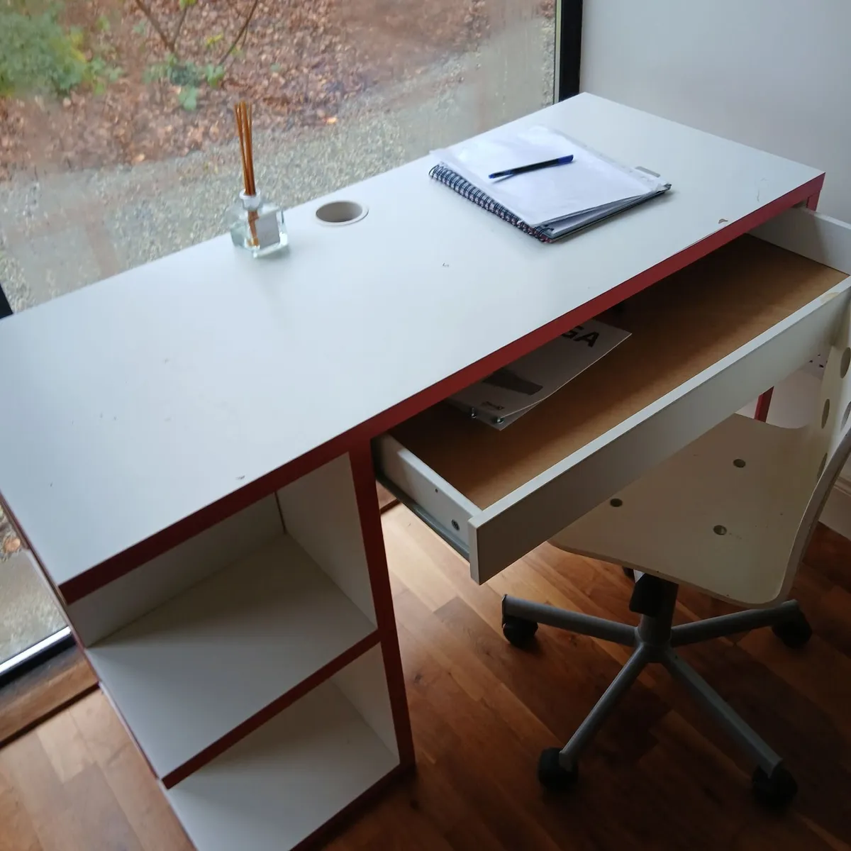 Desk with storage and chair - Image 3