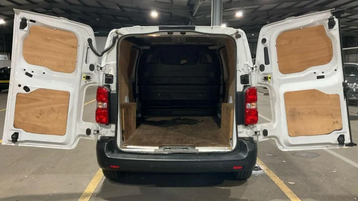 2022 Citroen Dispatch Panel Van - Image 2